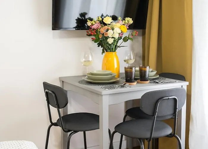 Superb - Location - Amazing Views Apartment