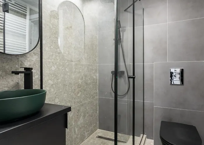 Апартаменти Superb - Location - Amazing Views *